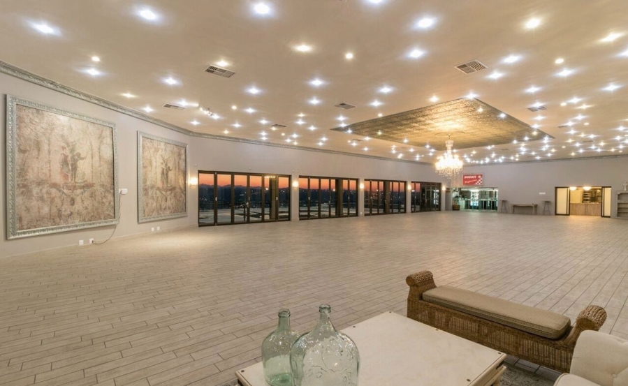 Commercial Property for Sale in Uitzicht Western Cape